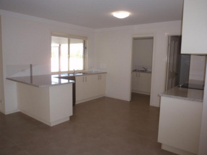 8 Berthun Street, Emerald QLD 4720