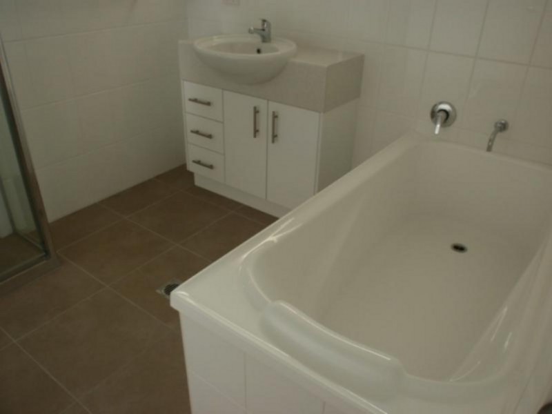 8 Berthun Street, Emerald QLD 4720