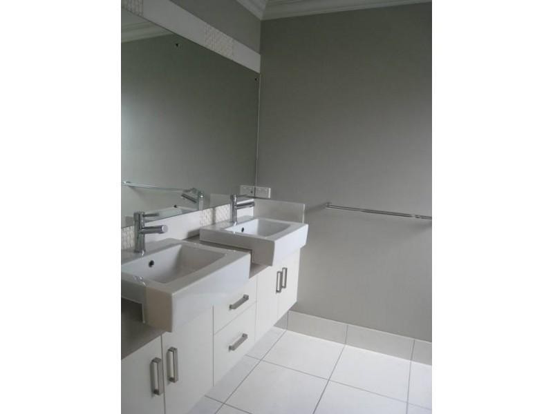 17 Desgrand Street, Emerald QLD 4720