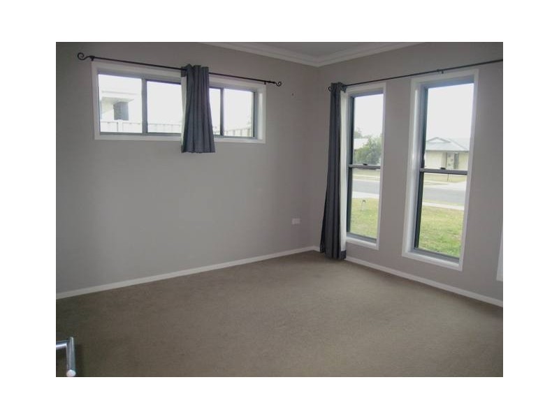 17 Desgrand Street, Emerald QLD 4720