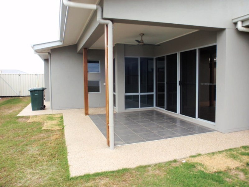 17 Desgrand Street, Emerald QLD 4720