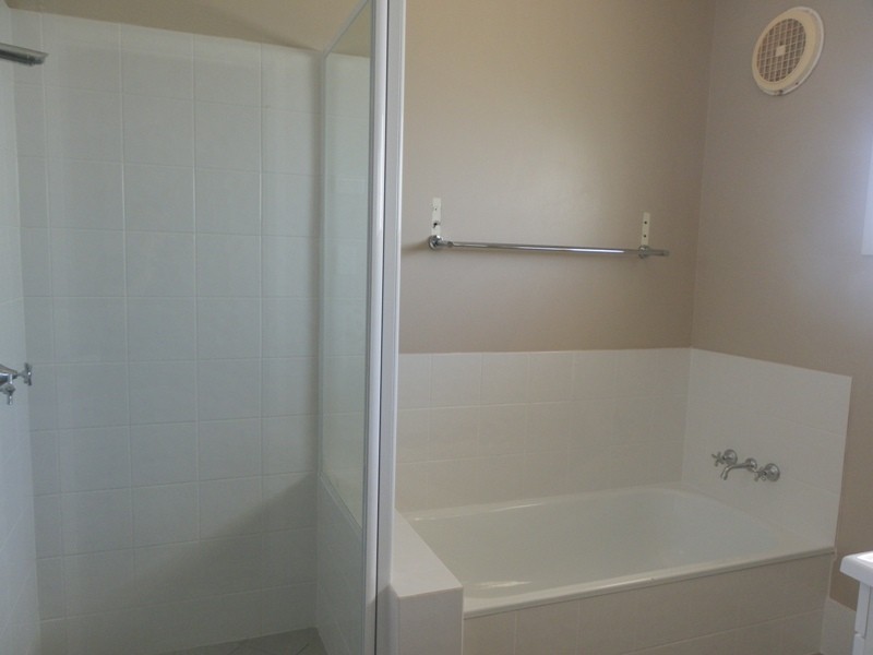 30 Colleen Ave, Emerald QLD 4720