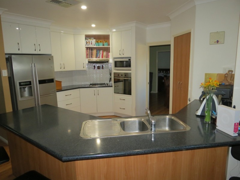 3A Andrews Road, Emerald QLD 4720