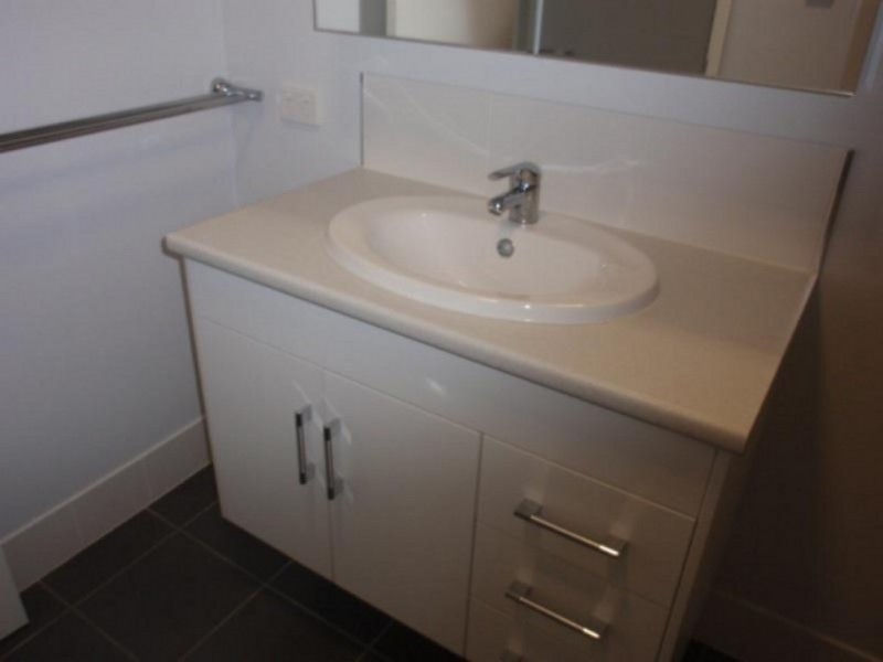 2/21 Moriarty Street, Emerald QLD 4720