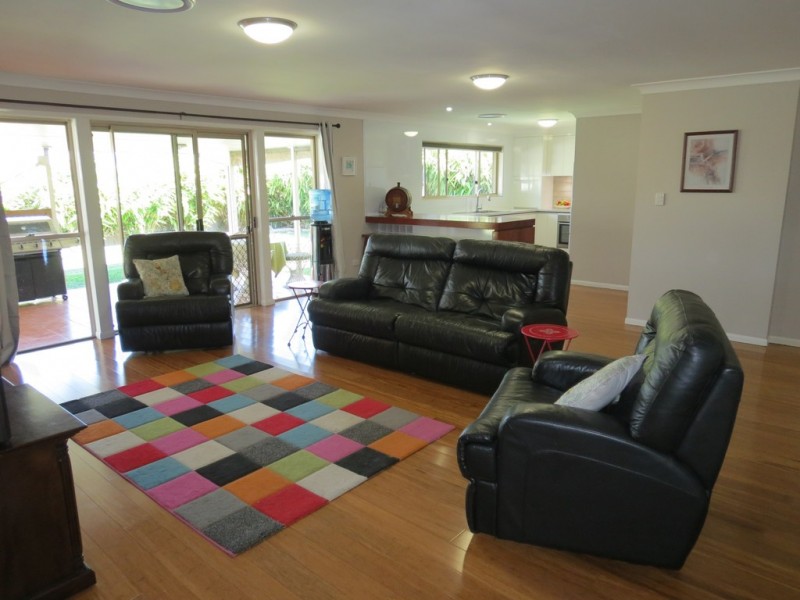 16 Cowan Crescent, Emerald QLD 4720