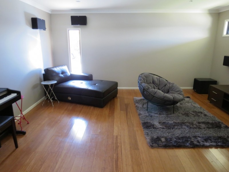 16 Cowan Crescent, Emerald QLD 4720