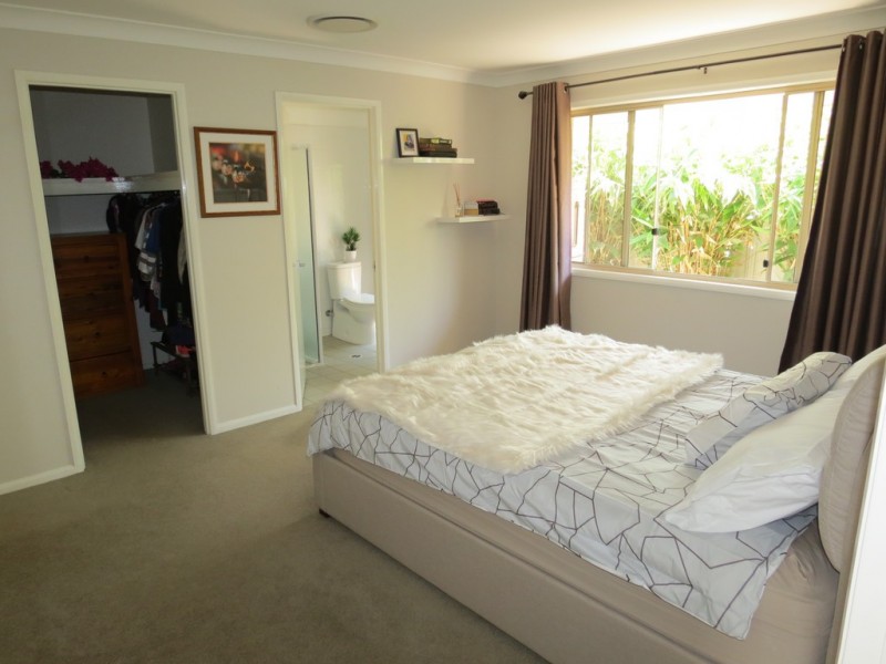 16 Cowan Crescent, Emerald QLD 4720