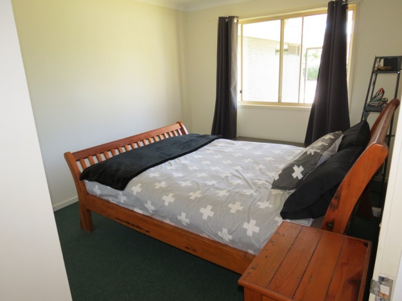 16 Cowan Crescent, Emerald QLD 4720