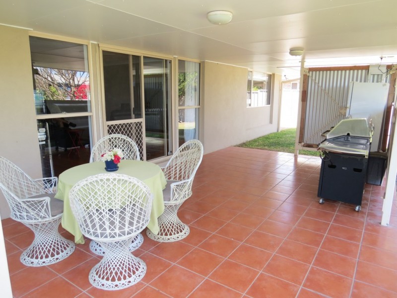16 Cowan Crescent, Emerald QLD 4720