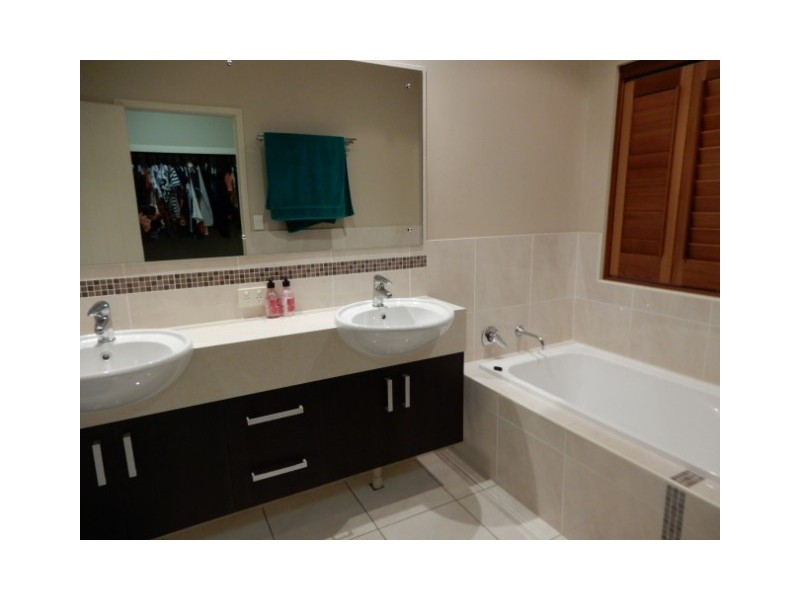 13B Mooney Crescent, Emerald QLD 4720