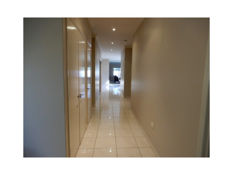 13B Mooney Crescent, Emerald QLD 4720