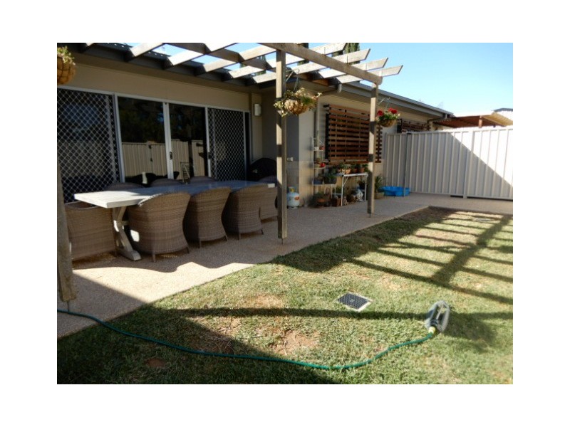 13B Mooney Crescent, Emerald QLD 4720