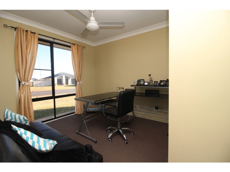 38 Mayfair Drive, Emerald QLD 4720