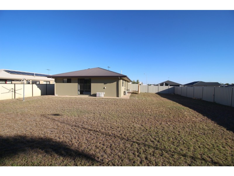 38 Mayfair Drive, Emerald QLD 4720