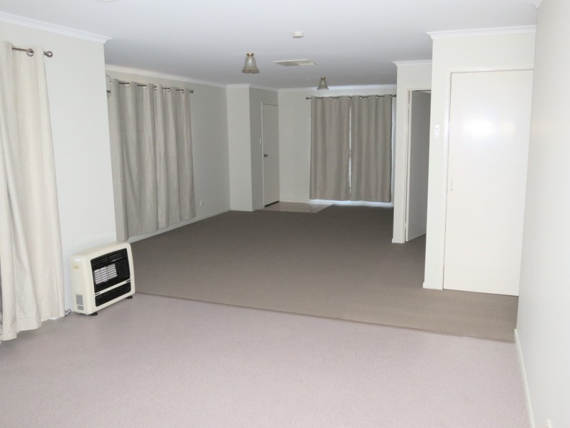 30 White Street, Emerald QLD 4720