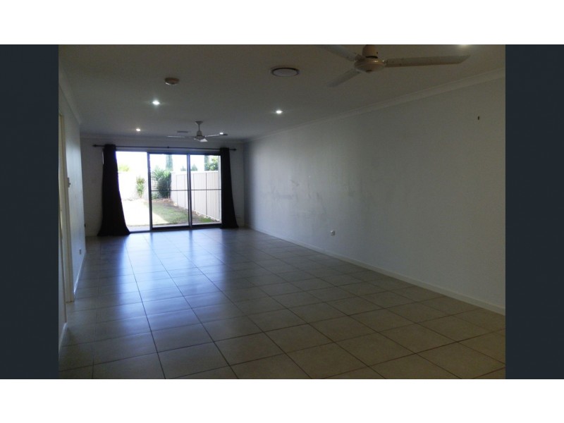 1/7 Calderwood Street, Emerald QLD 4720