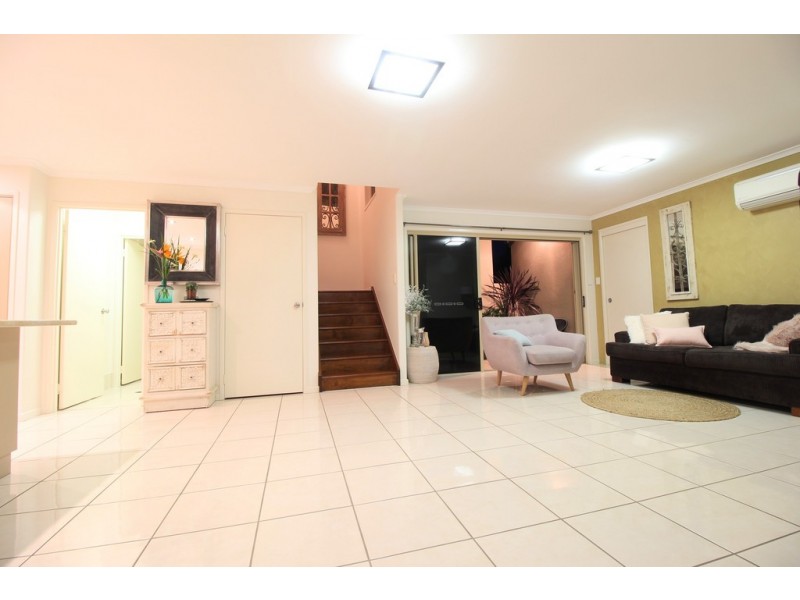 1/14 Mayfair Drive, Emerald QLD 4720