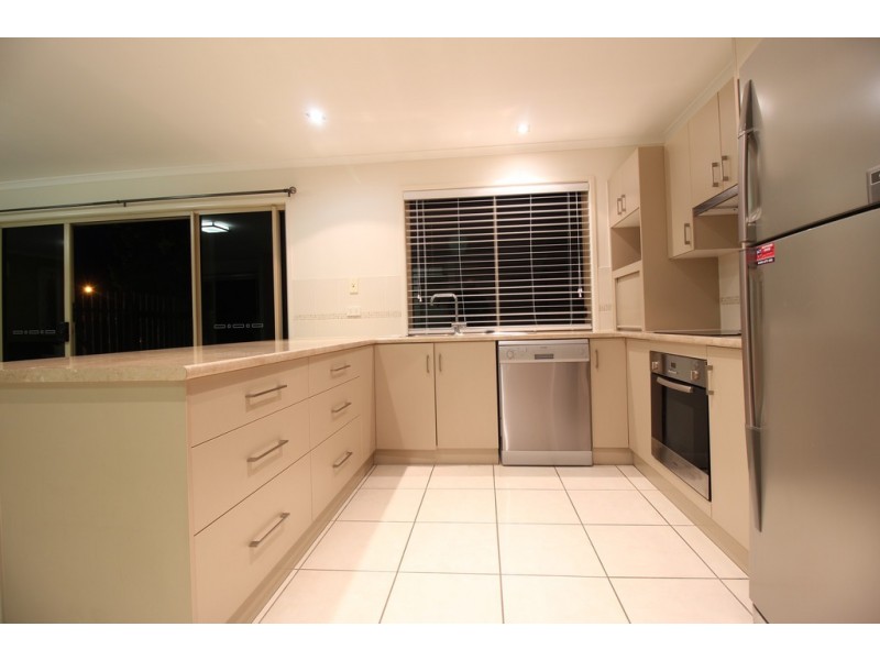 1/14 Mayfair Drive, Emerald QLD 4720