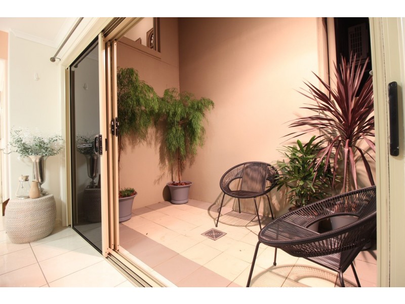 1/14 Mayfair Drive, Emerald QLD 4720