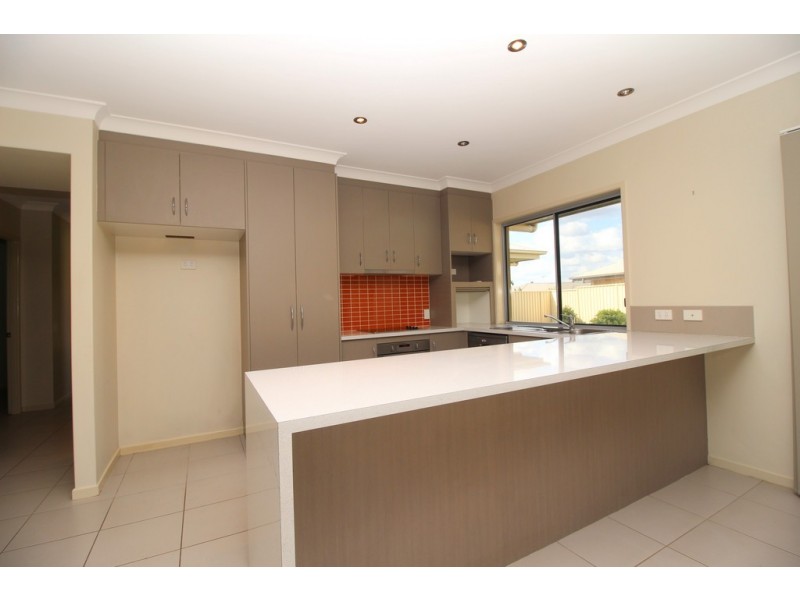 15 Berthun Street, Emerald QLD 4720