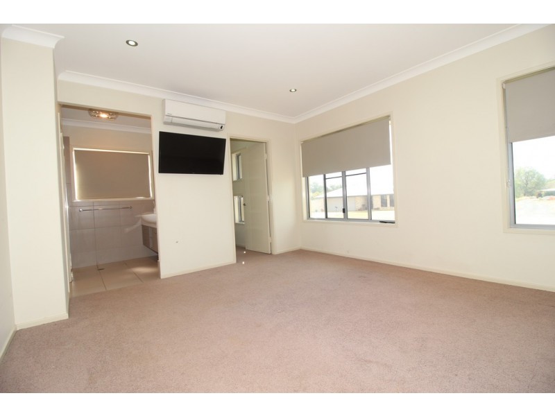 15 Berthun Street, Emerald QLD 4720