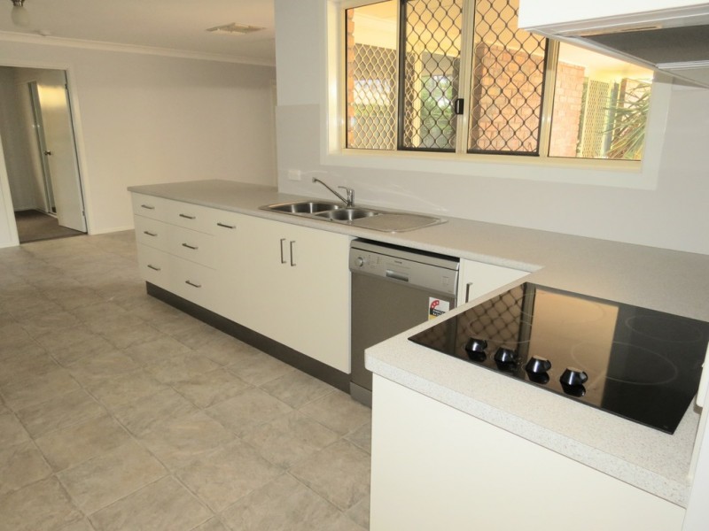 11 Cowan Crescent, Emerald QLD 4720