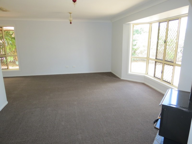 11 Cowan Crescent, Emerald QLD 4720