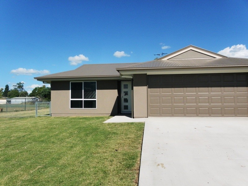 4 Scotts Peak Drive, Capella QLD 4723