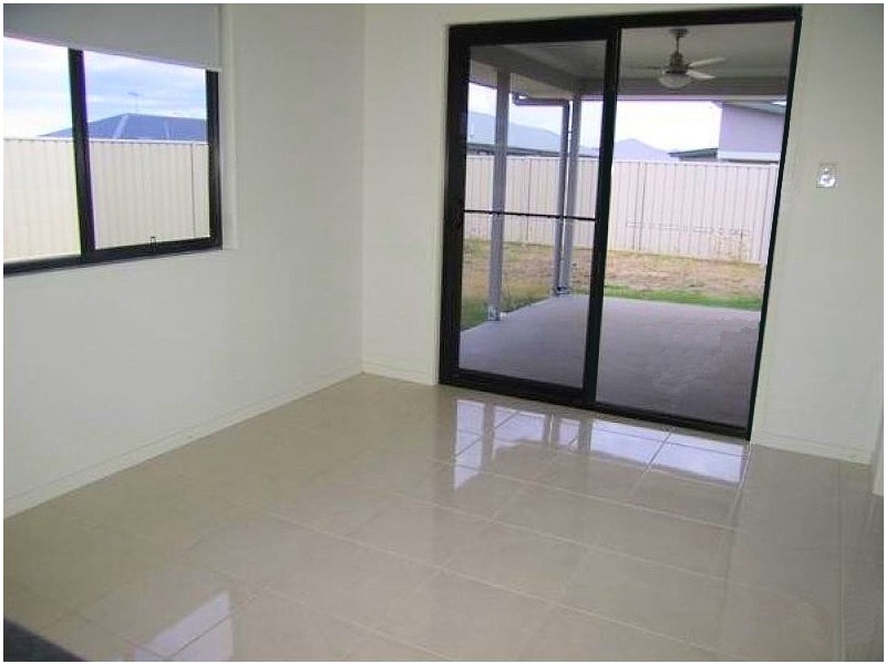 2 Easton Street, Emerald QLD 4720