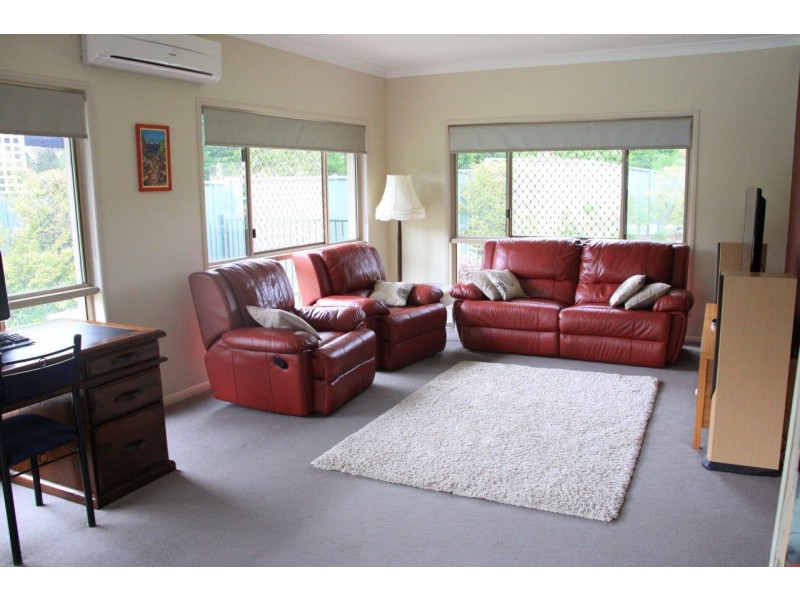 25 Whitchurch Road, Emerald QLD 4720