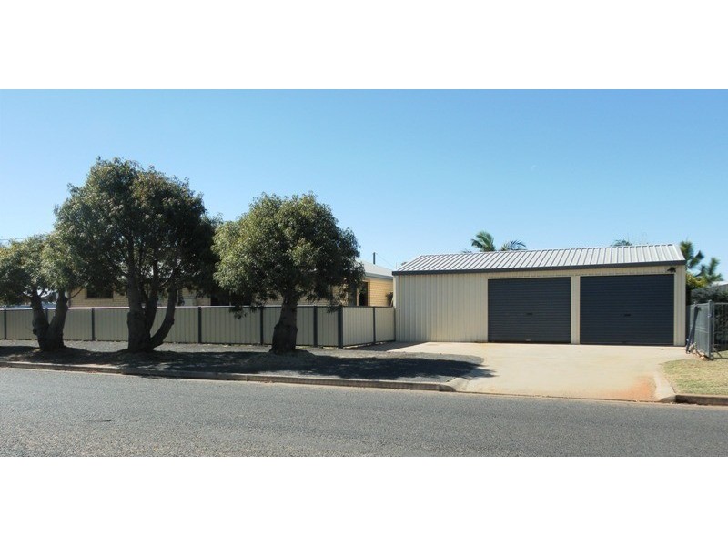 8 Stephanie Court, Emerald QLD 4720