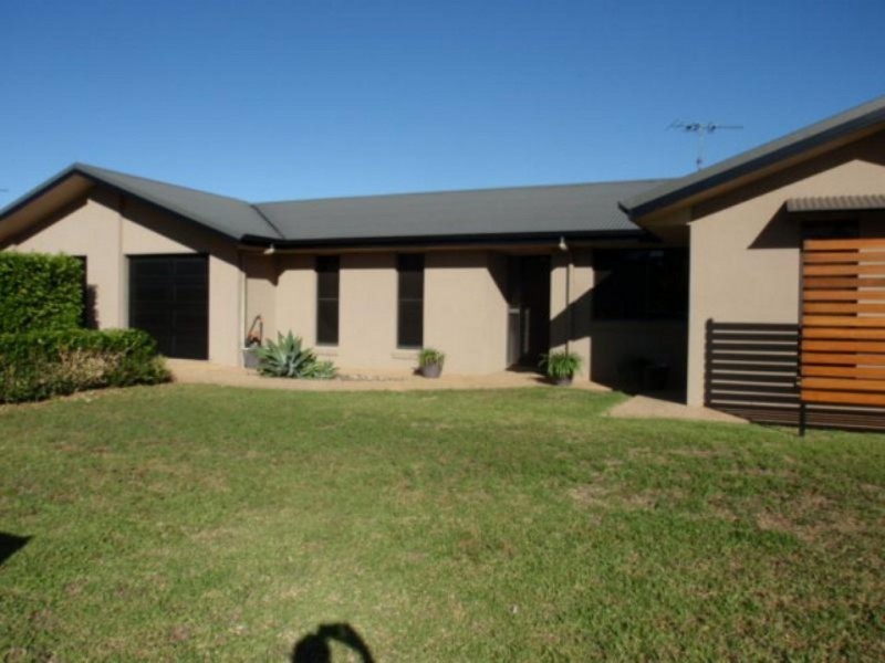 2/5 Brokenwood Street, Emerald QLD 4720