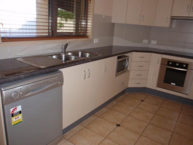 2/5 Brokenwood Street, Emerald QLD 4720