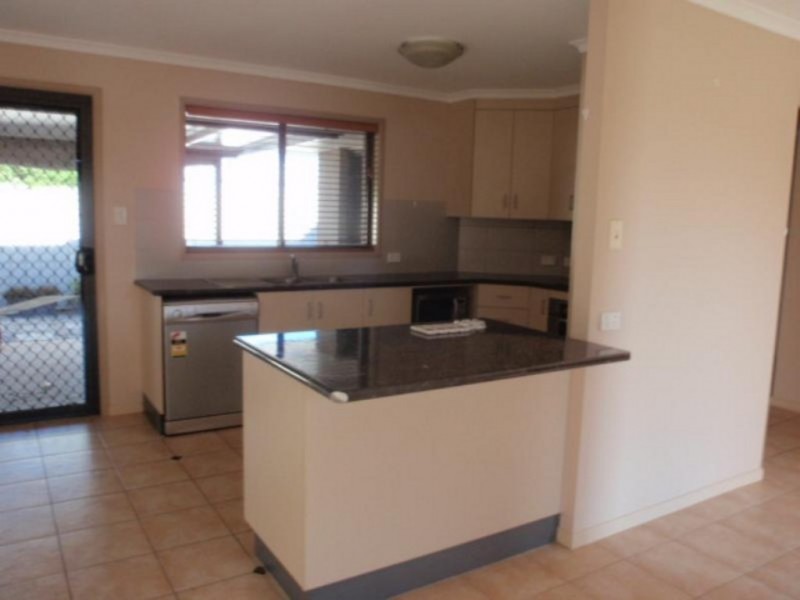 2/5 Brokenwood Street, Emerald QLD 4720