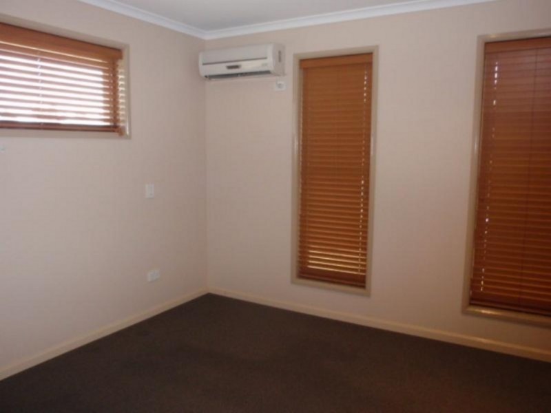 2/5 Brokenwood Street, Emerald QLD 4720