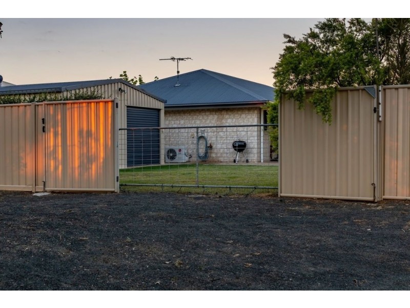 32 Wright Street, Emerald QLD 4720
