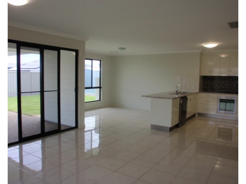 5 Ascot Court, Emerald QLD 4720