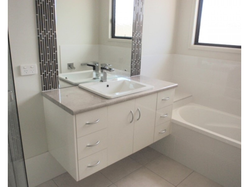 5 Ascot Court, Emerald QLD 4720