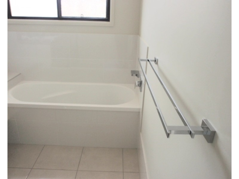 5 Ascot Court, Emerald QLD 4720