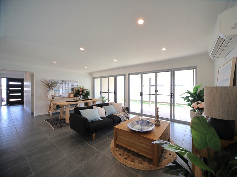 10 Canterbury Road, Emerald QLD 4720