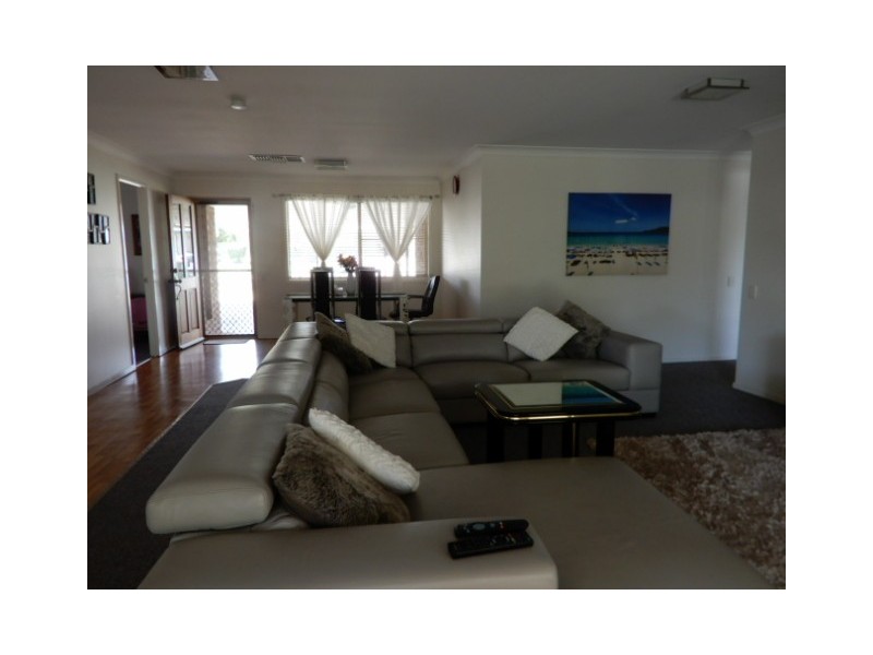 21 Cowan Cres, Emerald QLD 4720