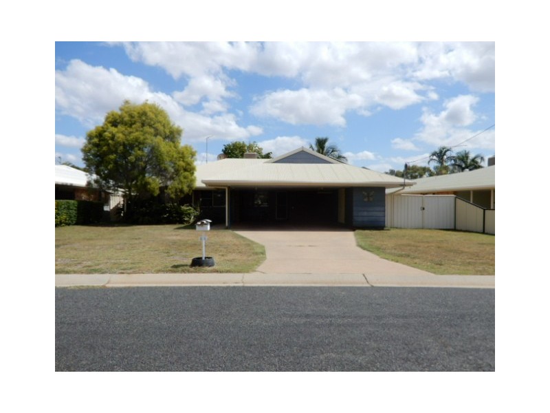 21 Cowan Cres, Emerald QLD 4720