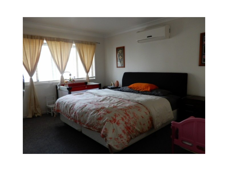 21 Cowan Cres, Emerald QLD 4720