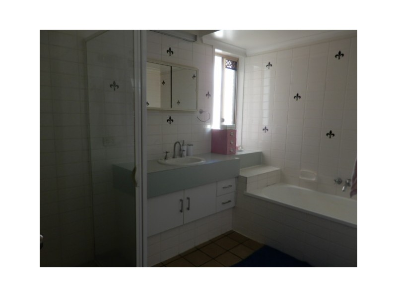 21 Cowan Cres, Emerald QLD 4720