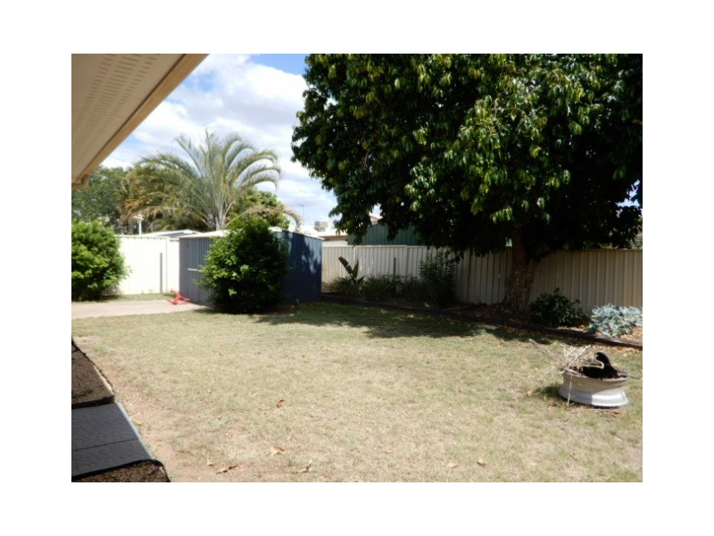 21 Cowan Cres, Emerald QLD 4720