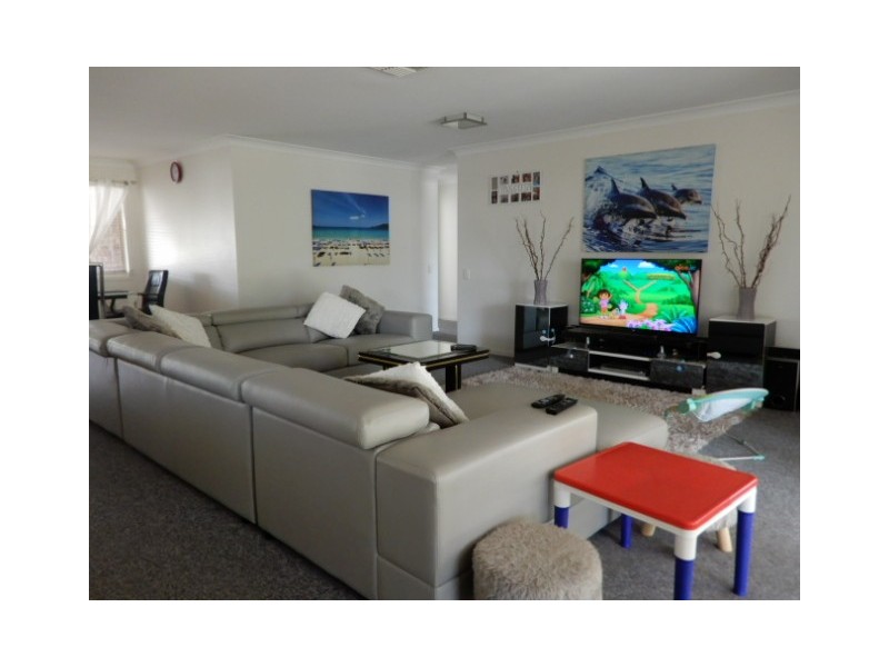 21 Cowan Cres, Emerald QLD 4720