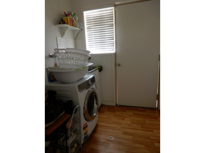 21 Cowan Cres, Emerald QLD 4720