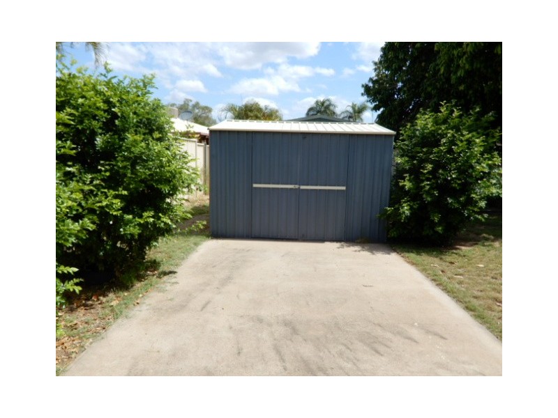 21 Cowan Cres, Emerald QLD 4720