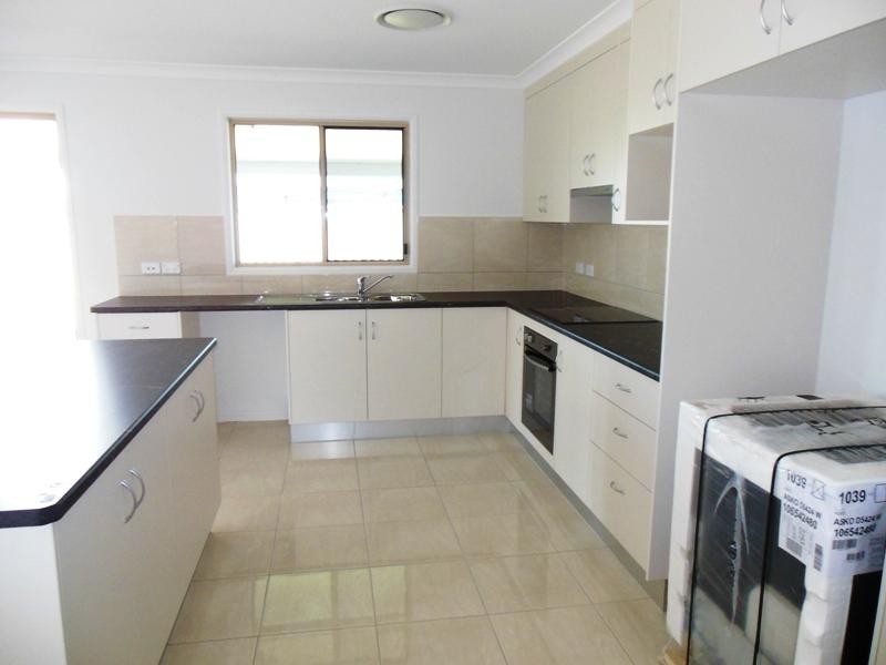 10 Singleton Court, Emerald QLD 4720