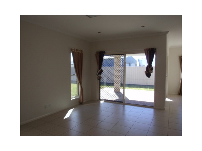 2 Duroux Street, Emerald QLD 4720